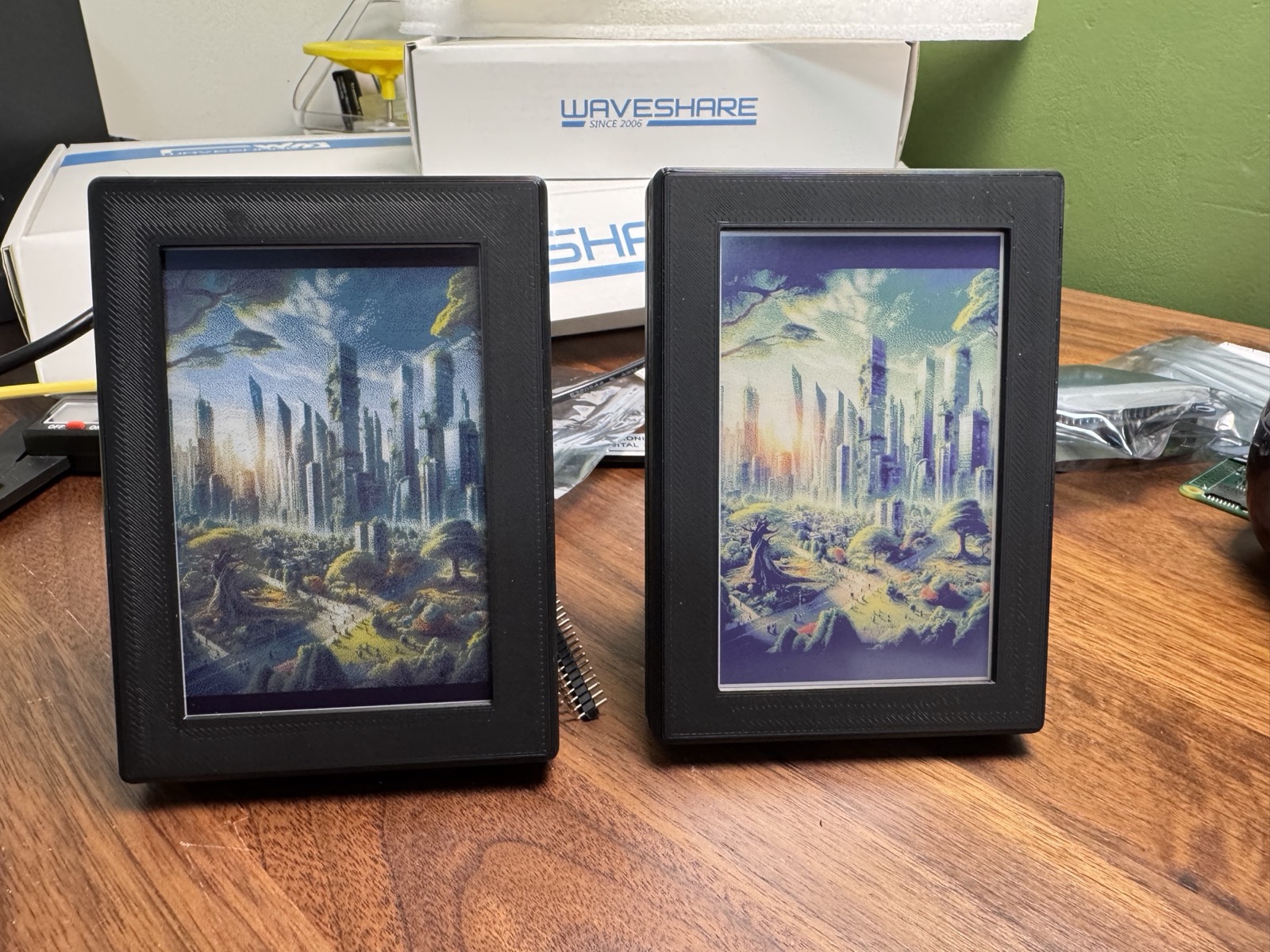 The same image on a Spectra 6 panel (left) and an ACeP panel (right)